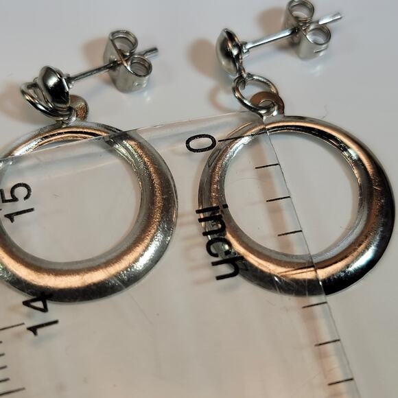 Vintage Silver-Tone Hoop Earrings – Elegant Circular Design for Timeless Appeal - Picture 5 of 10